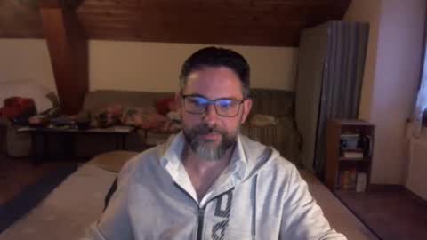 Snapshot of supersquirrel81 chatting on 11/16/25, 04:01 supersquirrel81 online show from 11/16/25, 04:01