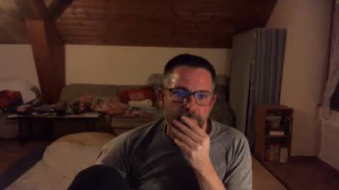 Snapshot of supersquirrel81 chatting on 11/22/25, 05:12 supersquirrel81 online show from 11/22/25, 05:12