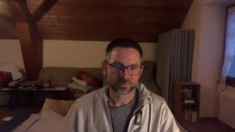 Snapshot of supersquirrel81 chatting on 11/29/25, 06:38 supersquirrel81 online show from 11/29/25, 06:38