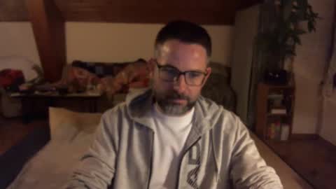 supersquirrel81 online show from 12/22/25, 06:49