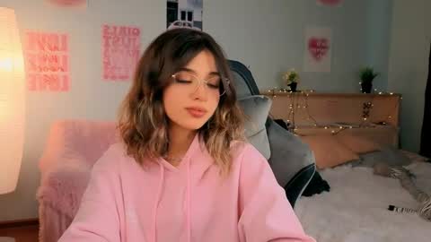 Sara online show from 04/17/26, 01:25