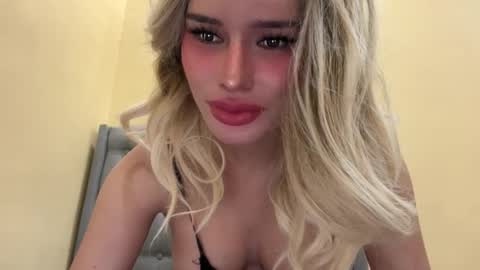 Mia online show from 01/14/26, 06:19