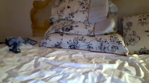 Snapshot of surrogate_play chatting on 01/01/25, 08:26 surrogate_play online show from 01/01/25, 08:26