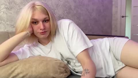 Vladiva online show from 10/17/25, 07:11