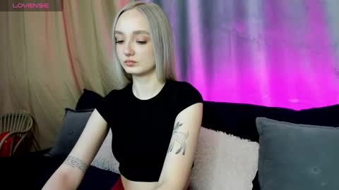 Annie online show from 02/25/25, 01:09