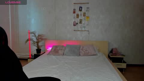 Annie online show from 03/11/25, 06:32