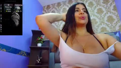 Snapshot of susana_hicks chatting on 06/16/26, 01:03 S U S A N A online show from 06/16/26, 01:03