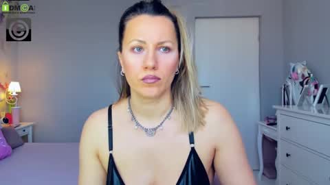 Snapshot of susanjewel chatting on 03/04/25, 07:30 SusanJewel online show from 03/04/25, 07:30