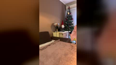 Snapshot of susantay_ chatting on 12/17/25, 12:55 susantay online show from 12/17/25, 12:55