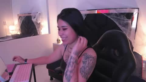 susanvilla online show from 10/24/25, 02:57