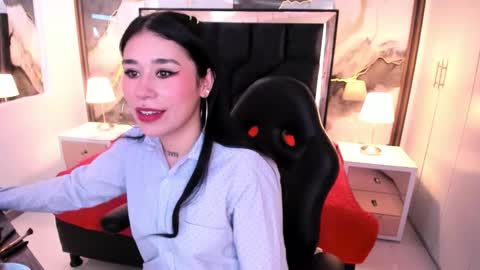 susanvilla online show from 11/22/25, 07:46