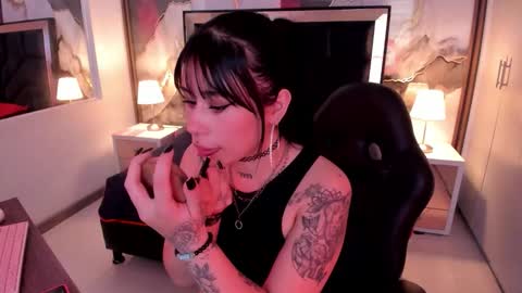 susanvilla online show from 01/14/26, 08:03