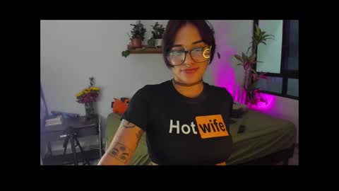 Snapshot of susieglass chatting on 02/09/26, 01:53 SusieGlass online show from 02/09/26, 01:53