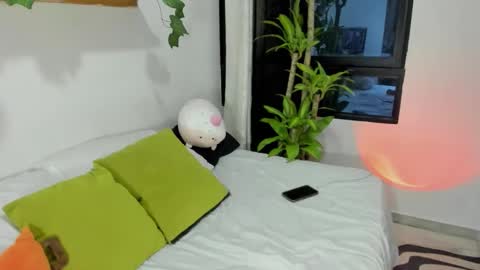 Snapshot of susieglass chatting on 02/18/26, 05:25 SusieGlass online show from 02/18/26, 05:25