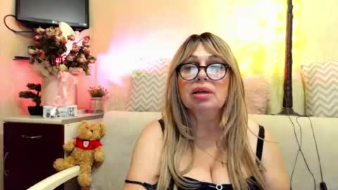 Snapshot of susiexnoreen chatting on 07/04/26, 01:17 SusiexNoreen online show from 07/04/26, 01:17