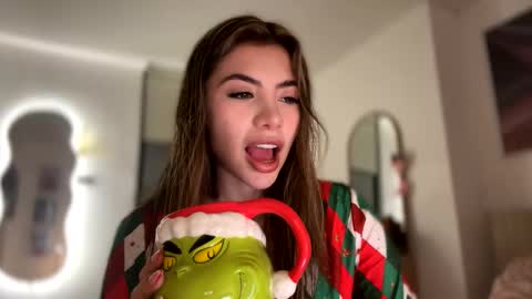  Susy  online show from 12/23/24, 11:28