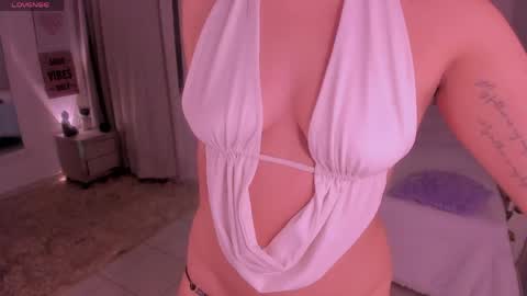 sussy_bell_ online show from 05/08/26, 12:16
