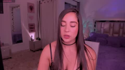 sussy_bell_ online show from 05/13/26, 01:03