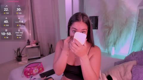 sussy_bell_ online show from 05/25/26, 07:09