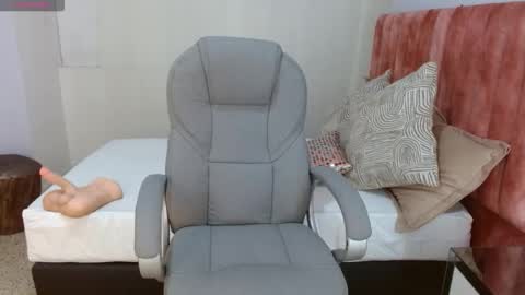 Snapshot of sussy_leon chatting on 09/19/25, 12:39 sussy leon online show from 09/19/25, 12:39