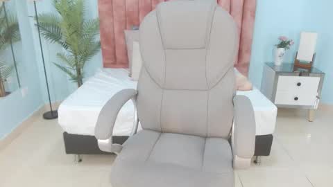 Snapshot of sussy_leon chatting on 11/20/25, 03:50 sussy leon online show from 11/20/25, 03:50