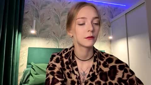 Jessica online show from 10/20/25, 04:07