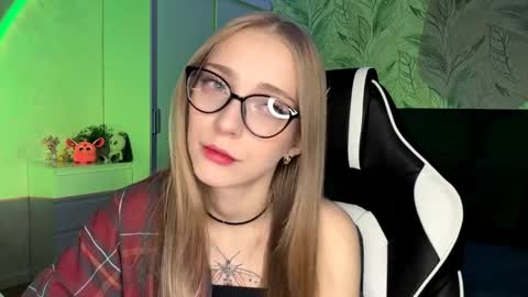 Jessica online show from 11/15/25, 05:09