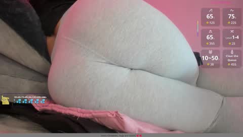 Snapshot of suzanana chatting on 12/22/25, 06:38 suzanana online show from 12/22/25, 06:38