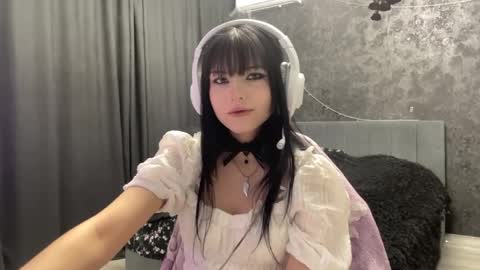 Snapshot of suziebanach chatting on 03/31/26, 07:36 EmilySuonn online show from 03/31/26, 07:36