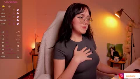 Snapshot of suzumi_ chatting on 11/14/25, 06:45 Jadde online show from 11/14/25, 06:45