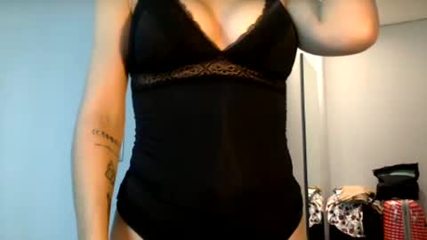 Snapshot of suzysummerrrrrrrrr chatting on 02/03/25, 01:19 The real sugar baby Suzy Summer online show from 02/03/25, 01:19