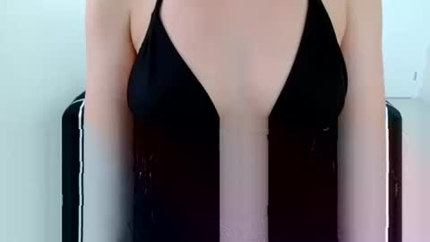 Snapshot of suzysummerrrrrrrrr chatting on 02/24/25, 01:42 The real sugar baby Suzy Summer online show from 02/24/25, 01:42