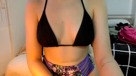 Snapshot of suzysummerrrrrrrrr chatting on 03/06/25, 12:52 The real sugar baby Suzy Summer online show from 03/06/25, 12:52