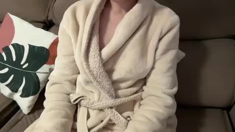 Snapshot of suzysummerrrrrrrrr chatting on 10/12/25, 08:46 The real sugar baby Suzy Summer online show from 10/12/25, 08:46