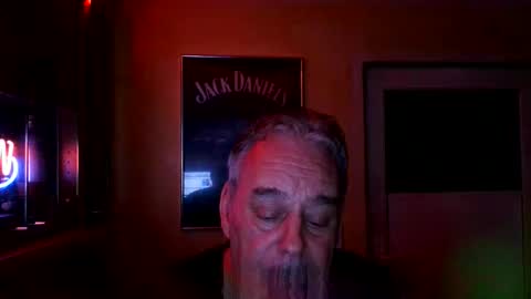 Snapshot of sven1405 chatting on 10/14/25, 04:13 sven1405 online show from 10/14/25, 04:13