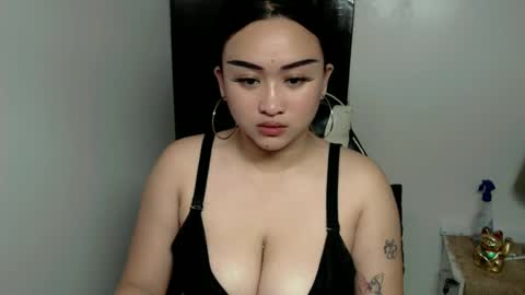 Snapshot of sw33tgirl_moaner chatting on 06/19/26, 01:04 Angelic Baby online show from 06/19/26, 01:04