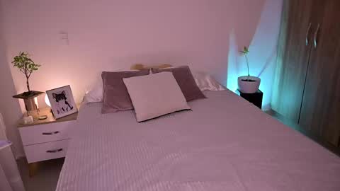 Sofis schedule 10pm until 4am GMT-5 online show from 09/21/25, 01:40