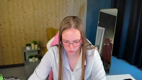 Snapshot of swayx1 chatting on 07/21/26, 04:59 Emma online show from 07/21/26, 04:59