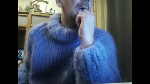 Snapshot of sweaterboy666 chatting on 12/17/25, 03:12 sweaterboy666 online show from 12/17/25, 03:12