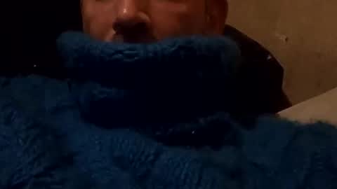 Snapshot of sweaterboy666 chatting on 12/17/25, 08:59 sweaterboy666 online show from 12/17/25, 08:59