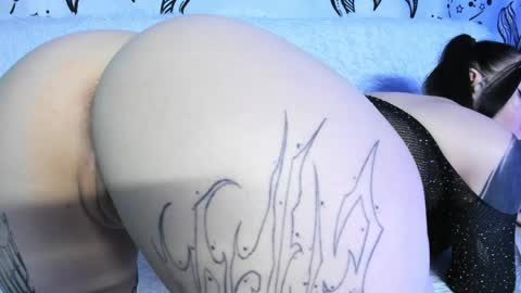 Snapshot of sweeeet_poison chatting on 04/08/26, 04:01 Luna Ootsutsuki online show from 04/08/26, 04:01