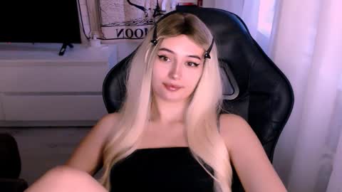 Kate online show from 10/16/25, 01:17