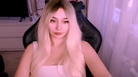 Kate online show from 10/19/25, 01:17