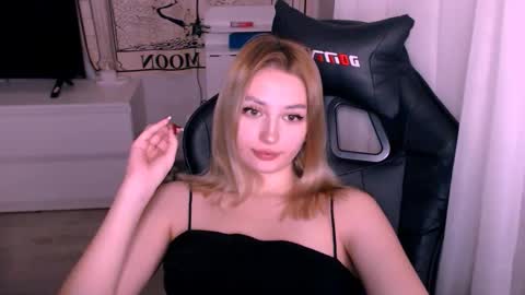 Kate online show from 11/12/25, 01:17