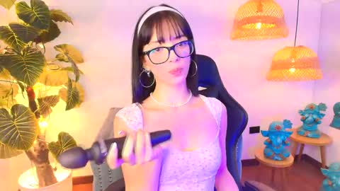 Snapshot of sweet_1angel chatting on 04/23/26, 04:03 Sweet 1Angel online show from 04/23/26, 04:03
