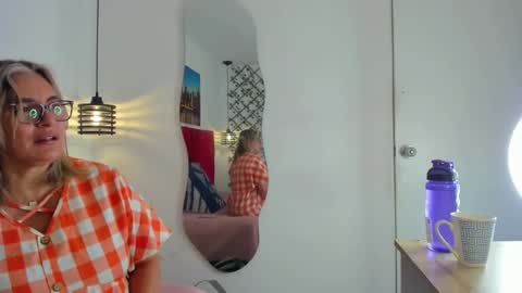 Carolina online show from 09/20/25, 04:08