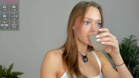 Snapshot of sweet__piece chatting on 11/23/25, 11:32 Alice online show from 11/23/25, 11:32