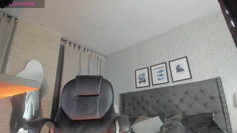 Vanessa online show from 10/14/25, 12:00