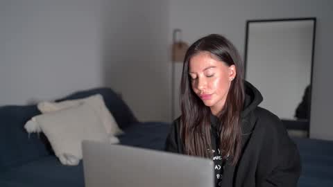 Snapshot of sweet_and_honest chatting on 10/26/25, 09:42 Dorothea online show from 10/26/25, 09:42