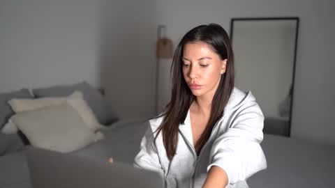 Snapshot of sweet_and_honest chatting on 10/31/25, 09:49 Dorothea online show from 10/31/25, 09:49